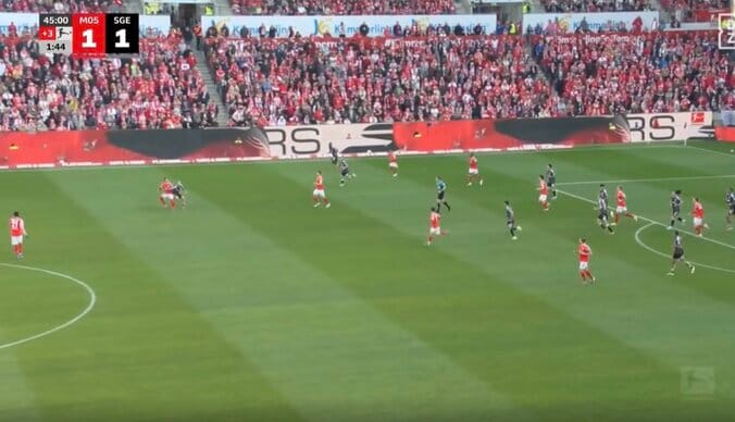 「もはや暴力」佐野海舟の相手に“異変”「スゲえ」「どうした」ドイツ代表FWの体が動かなくなる「ビクともしないw」 2枚目