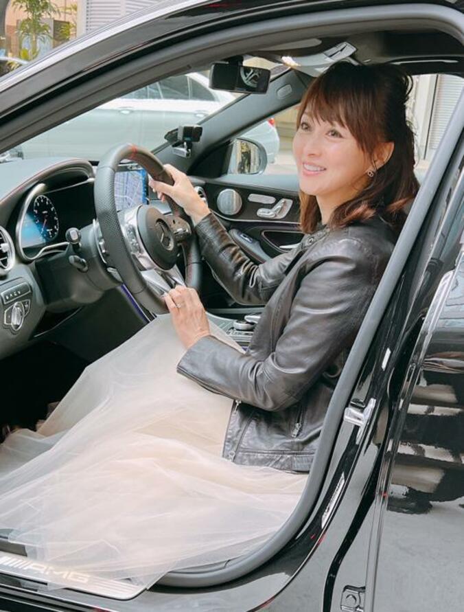  渡辺美奈代、夫と愛車でドライブ「帰りは私の運転です！」  1枚目