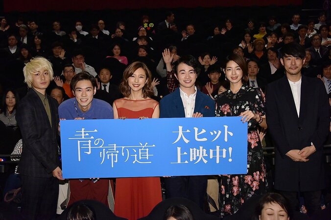 真野恵里菜、お蔵入り危機の主演映画初日で2度泣き 3枚目