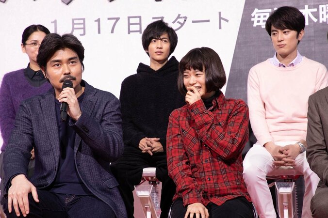 間宮祥太朗、会見で噛んだ志尊淳をなでなで「大丈夫か？怖くないよ」 10枚目