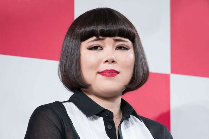 ブルゾンちえみ、“ブルゾン”を羽織った姿を公開「Wブルゾン」「しかもロゴがB！」と反響 1枚目