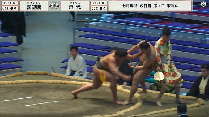 「画ヂカラつよすぎ」大相撲、感動の場面で“ただならぬ”存在感を放つ力士の姿 親方との“奇跡的な2ショット”に「見守る親父と妖精」「存在感ハンパない」 5枚目