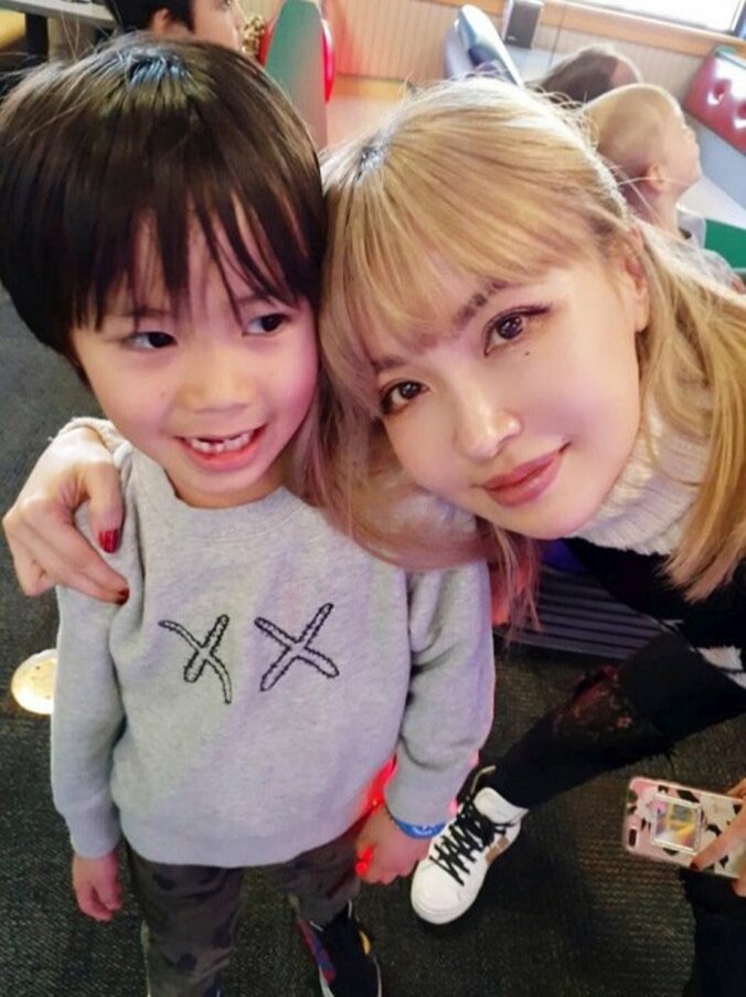 平子理沙、甥が結婚を決めているガールフレンド「オモチャのリングで二人の結婚式」 1枚目