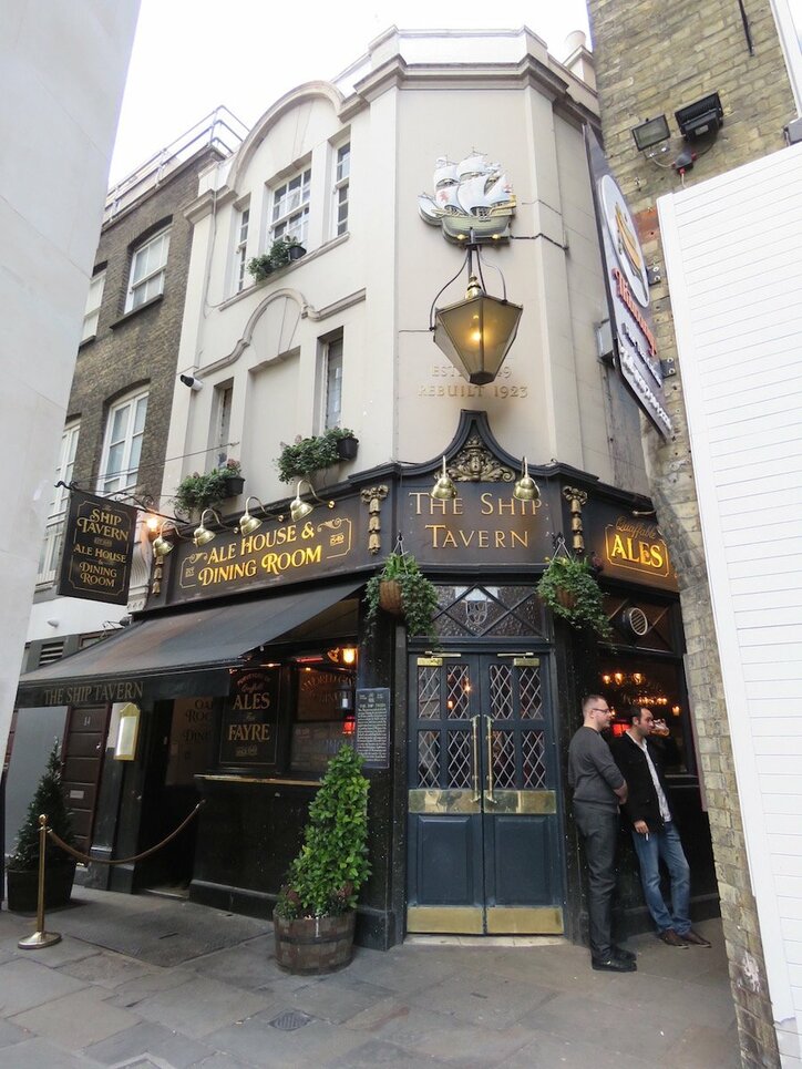 ロンドン繁華街でパブ巡り! 足を踏み入れたのは…元秘密結社の集会所?