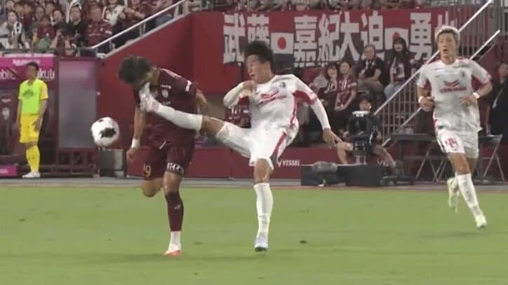 【映像】強烈な顔面キック直撃の瞬間