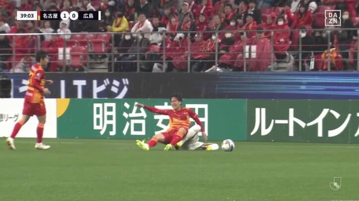 【映像】イエロー相当?ユニフォームを引っ張り倒した瞬間