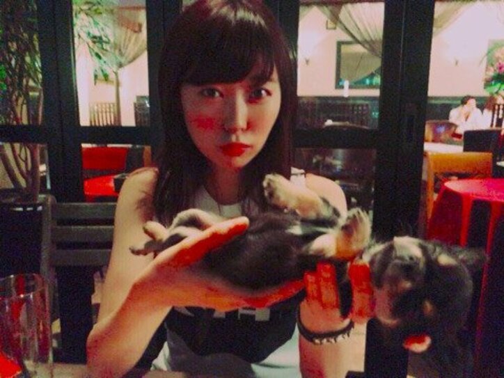 渡辺美優紀、チワワとのキス写真公開　「ダブルでカワイイ」「ギャンカワ」の声