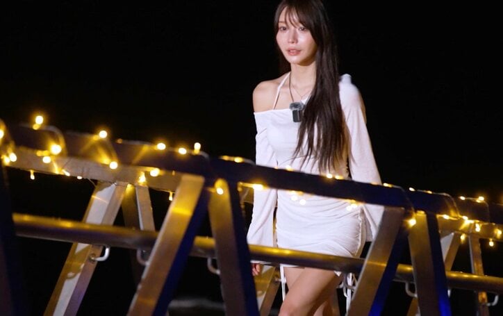 【写真・画像】「バカかわいい！」美女ダンサー、美脚あらわな超ミニワンピ姿で登場し男子釘付け「すごくかわいい子が来た…」　1枚目