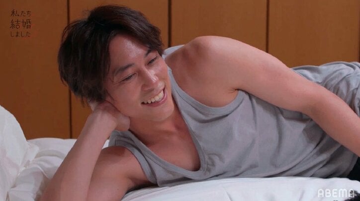 島崎遥香＆佐野岳、汗だくで共同作業！そのままベッドにゴロン…『私たち結婚しました3』第3話