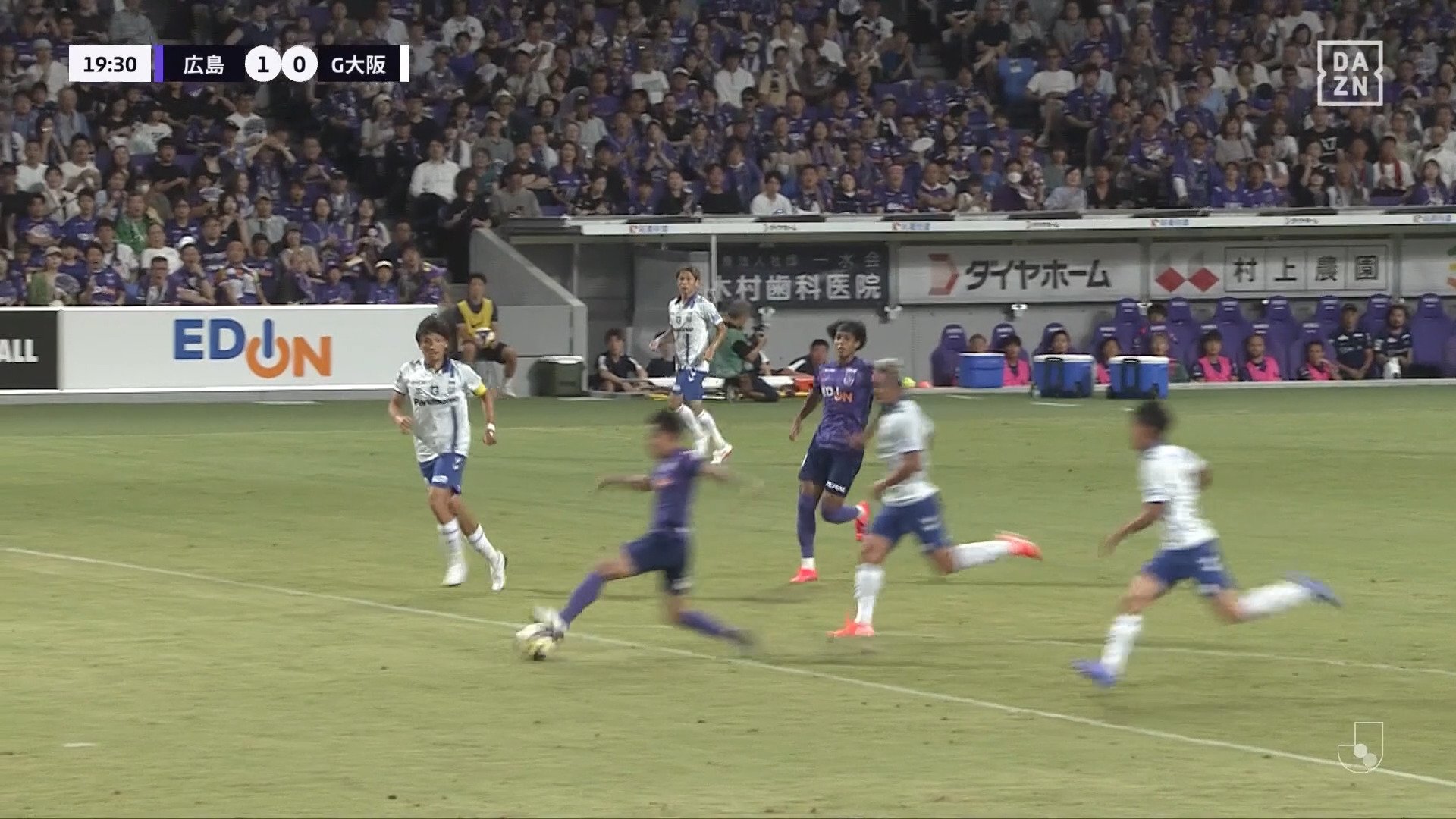 【映像】天才的ビタ止めトラップ→股抜きシュート