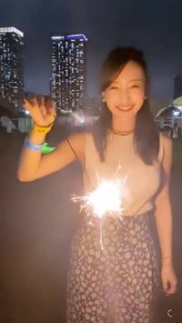 板野友美、ニコニコ笑顔で花火を楽しむオフムービーが「めっちゃくちゃ可愛い」と話題