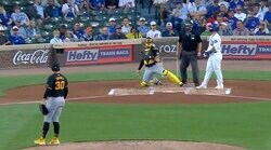 どこ見てんだよ！ “怪物ルーキー”が「キレた？」 鈴木誠也が巻き込まれる… 審判の“微妙な判定”で険悪ムード