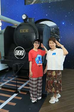 戸田恵子、『千年女王』で共演した声優仲間との2ショットを披露「おどろきのわかいこえ！」