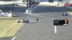 こんなことある！？ コース上をタイヤが…日本最速レースで前代未聞のアクシデント「危ない！危ない！」放送席も騒然