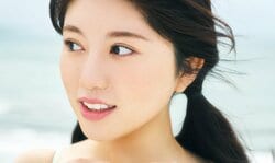 グラビアの“THE王道”で逸材 現役看護学生の加藤玲菜がまぶしいスタイル 『ヤンマガ』巻末に登場