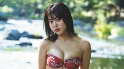 “ミスマガグランプリ”和泉芳怜、21歳の艶っぽさにふわふわボディ 『週プレ』登場