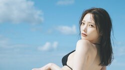 “あざとさの天才”新谷姫加「絶対みてくれ！！！！！！！よな！！」 1st写真集のアザーカットデジタル写真集がリリース 『週プレ』登場