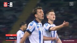 審判遅すぎだろ！“明らかなハンド”をスルー→2分後のPK判定に選手も猛抗議 スタジアム騒然のグダグダジャッジに ｢おっそ」「これはひどい」