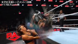 身体能力えぐっ！ 女子レスラーが“高速”回転… 斬新すぎる竜巻クロスボディが話題