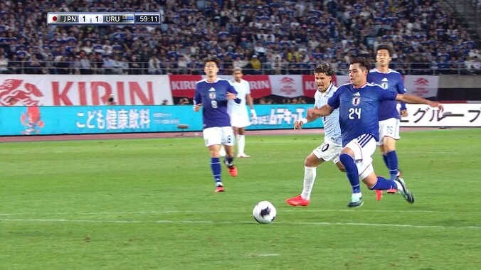 嘘だろ！？佐野海舟が“PK緊急回避”…スライディング→足を畳む神業に「意味わかんねえよ」「引けるもんなん！？」 2枚目