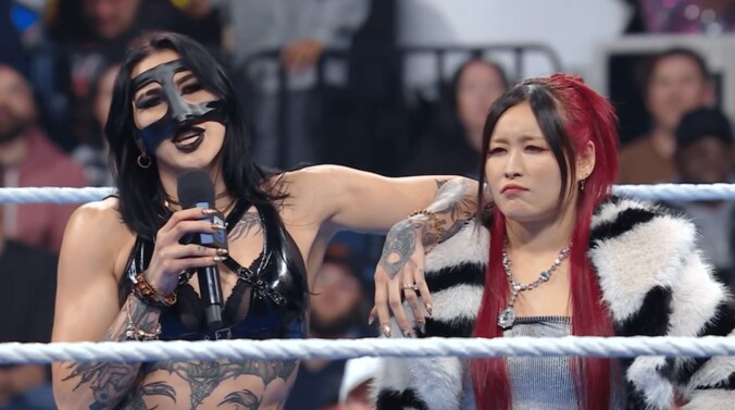 リア・リプリー（写真左）とイヨ・スカイ（同右）