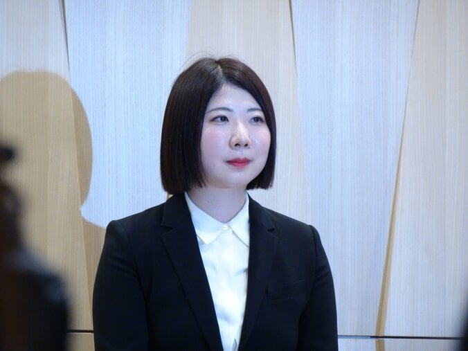会見に臨む西山女流四冠