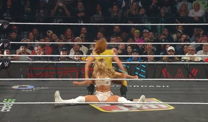 大開脚落下のマキシン