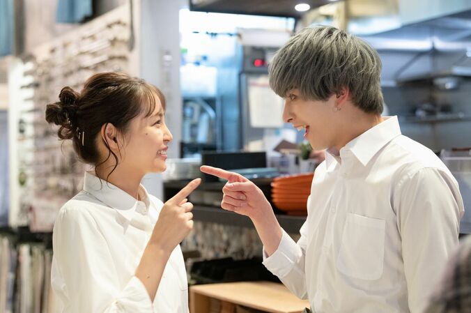 元日本一のイケメン高校生・新原泰佑が激しいキスからの大胆ベッドシーン…あざとかわいい演技と完璧な肉体美で年上女性をリード 2枚目