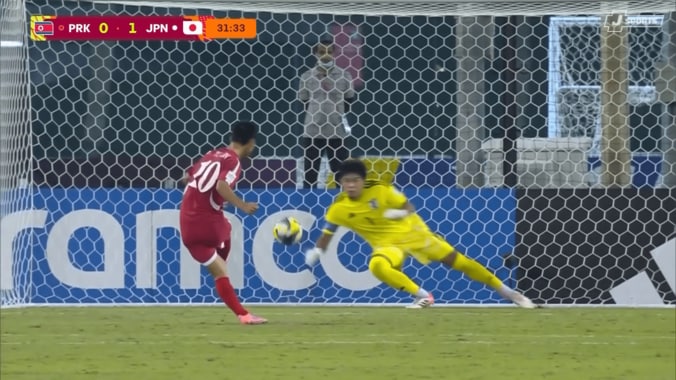 北朝鮮エースが落胆…U-17日本代表GK、衝撃のPKストップ！「川口能活かと思った！」「振る舞いが大人」切り替え仲間鼓舞も脚光 4枚目