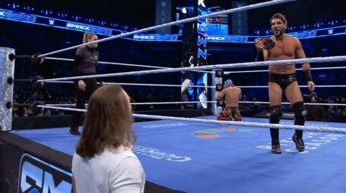 こっそり“新しい顔”を装着するアクシオム