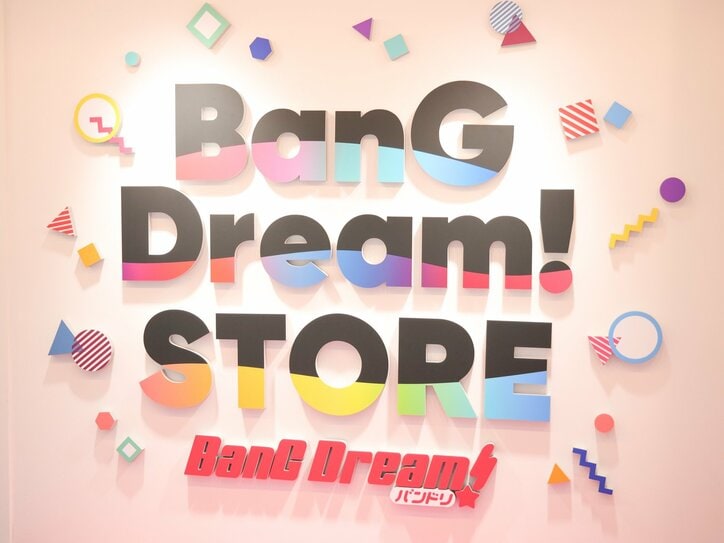 【写真・画像】「Poppin'Party」の描き下ろしイラストを使用したグッズが販売中！「BanG Dream! STORE」店舗レポート　1枚目