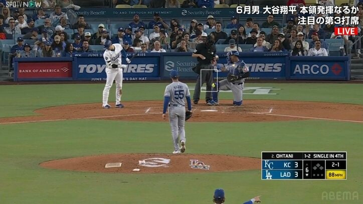 【映像】大谷、虫襲撃にイラッ→動じずヒットの瞬間