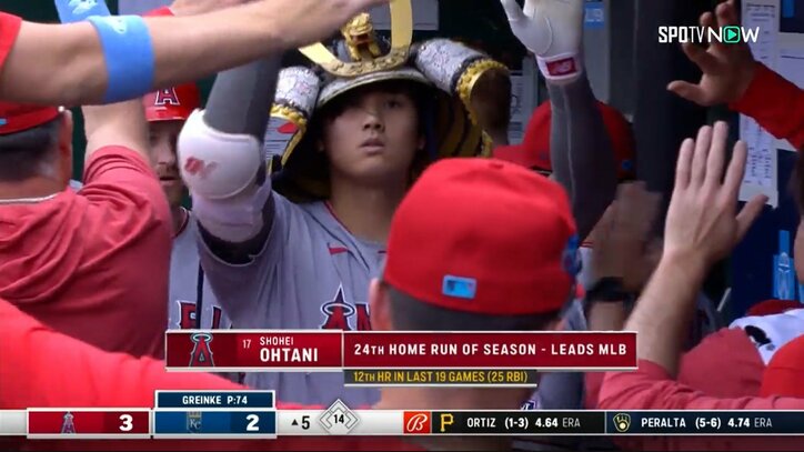 大谷翔平、リーグ独走の24号で兜セレブレーションはもう見慣れた？「毎日かぶってるw」「安定の斜めかぶり」「何度見ても似合ってる」