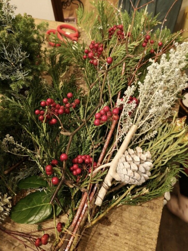 蛯原英里、4歳の娘とクリスマスグッズ作り「うまく作れるかな～」