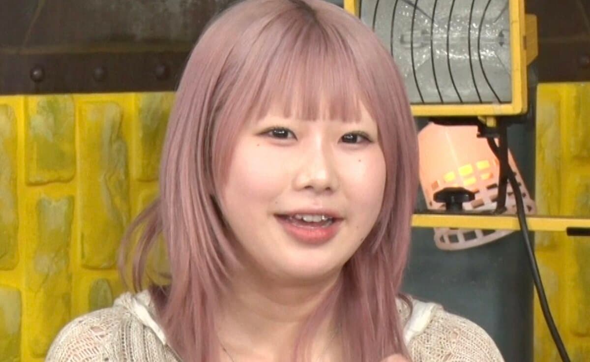 17歳差夫婦”31歳義父との初対面の印象を18歳娘が告白「ママは見る目が 