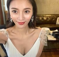 「お肌ツヤツヤですっごく綺麗」「女神」島袋聖南、セクシーなウェディングドレス姿をファン絶賛