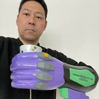 東野幸治、エヴァ初号機の“腕”を装着したショットに「凄いです！！」「羨ましい」と反響