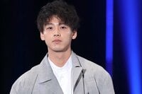 竹内涼真、“大人の色気だだ漏れ”写真集オフショットにファン大興奮「イケメン！」「セクシーすぎ」