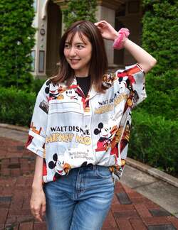 「かわいすぎ」真野恵里菜、夫・柴崎岳からのプレゼント“ミッキー柄シャツ”でディズニーへ 「岳さんセンスがある～」「シャツ似合ってますね」など反響