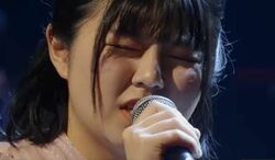 裸足＆あぐらスタイルでステージへ「世代を代表する1人になる」魅惑のスモーキーボイスを持つ女子高生、中島みゆきの名曲を熱唱し審査員が絶大な期待