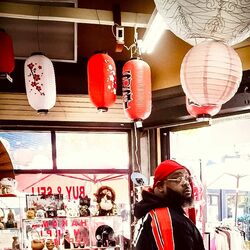 Kendrick LamarやJ. Coleら数多くのアーティストを手掛けてきたWillie B a.k.a. ICHIBAN DONがBudaMunkとのコラボでリリースした1stアルバムのデラックス・エディションがデジタル限定でリリース！新曲やリミックスを追加収録！