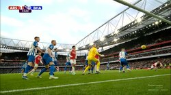 「やっちまったな」三笘薫も呆然…CKのクリアミスで起きた痛恨の失点シーン　8人が詰めたゴール前でFWをどフリーにする失態に「ガラ空きやんか」「アシストしないでよ」