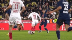 マジかよ！南野拓実の無双ぶりにスタジアム騒然！相手のプレスをいなしまくるキレキレ“キングドリブル”から圧巻の弾丸シュート炸裂