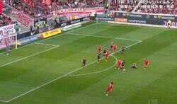 強すぎだろ！ 潰し屋・堂安律、ドイツ代表ドリブラーを“爆速タックル”で吹っ飛ばす「速っ！」 カウンターを阻止する“鬼ディフェンス”