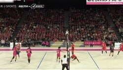 スタジアムがどよめく… 縦回転ジャンピングサーブが生んだ“まさかの展開” ボールが味方の後頭部に直撃する“珍ハプニング”