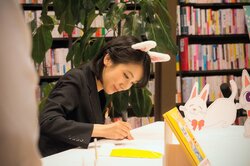 松本穂香が子猫とたわむれる 『あの頃、君を追いかけた』メイキング映像解禁