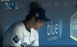 一体、何があった…！？ 大谷翔平、ベンチで一瞬見せた“激レアシーン”が話題に 「吉田正尚に気づいてないw」「結果を出せるのはスゴい」