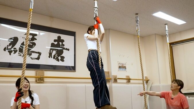 「まさかの腕力！」ME:IのTSUZUMI、“余裕のロープ登り”にファン騒然「すごい」「体育会系アイドル」 5枚目