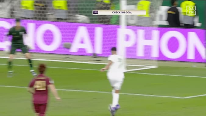 「なんだ今の…」「変態すぎる」元プレミアMVP、神戸戦の“神業トラップ”にファン驚愕！「マフレズうますぎて笑う」【ACLE】 5枚目