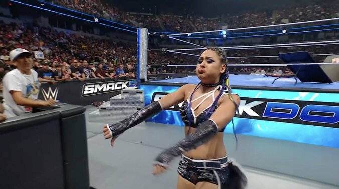 退場時は“謎ダンス”まで披露